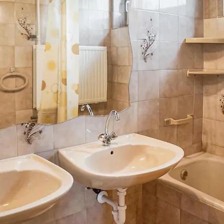 Apartmán Nice In W/ Wifi And 2 Bedrooms Hévíz