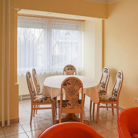 Apartmán Nice In W/ Wifi And 2 Bedrooms Hévíz