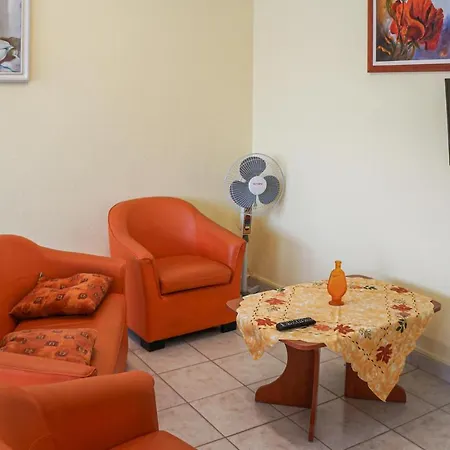 Apartmán Nice In W/ Wifi And 2 Bedrooms *